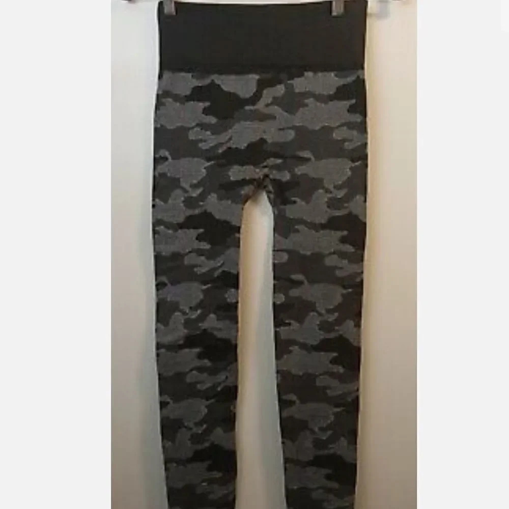 Zac & Rachel Black & gray/grey Camouflage Design fleece leggings Medium